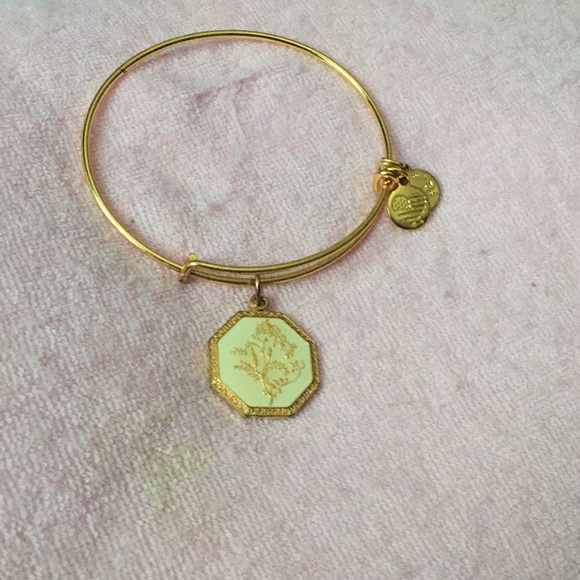 Jewelry - Picture 4 of 4